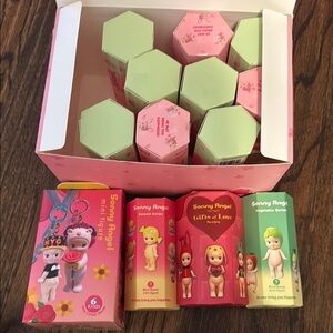 Mini Figure Gift Set - Pink and Red